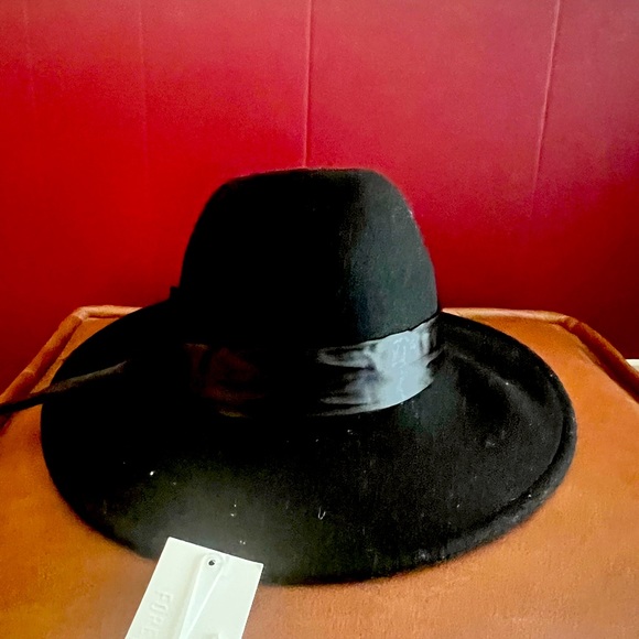 5 Forever 21 Hats for $45 Sale - Picture 8 of 16